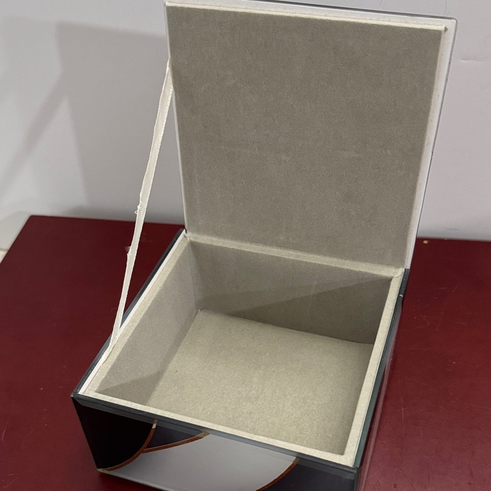 Elegant Black and Gold Decorative Box 5x 5 - Picture 2 of 9